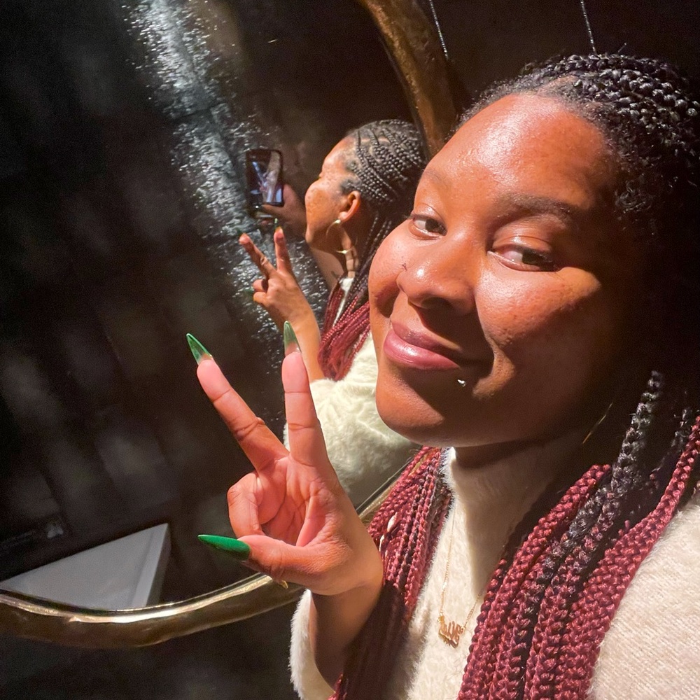 Meet your Posher, Nia
